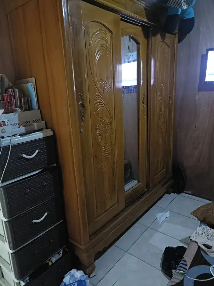 Lemari jati asli