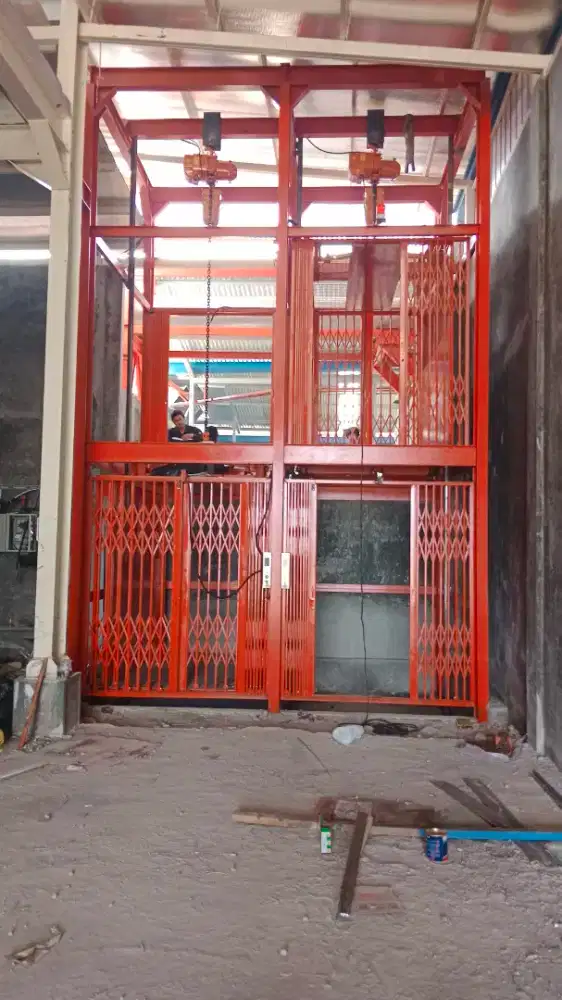 Lift cargo dan lift barang