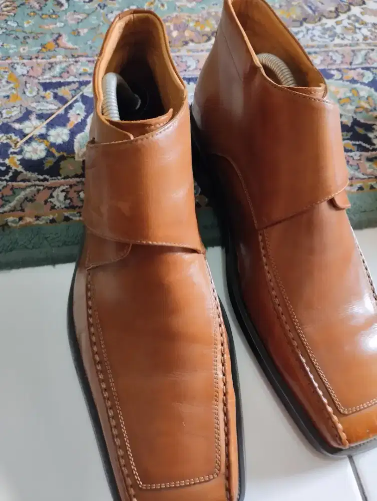 Sepatu Andrew England