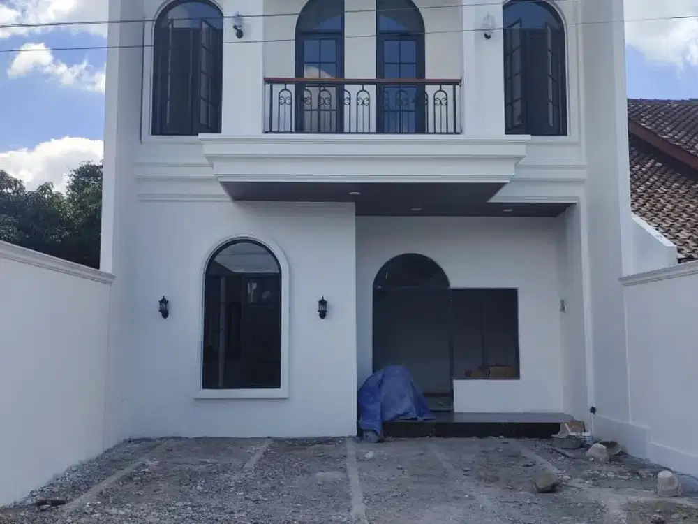 Rumah Mewah 2 Lantai Jalan Raya Tajem Dekat Kampus SHM bisa KPR