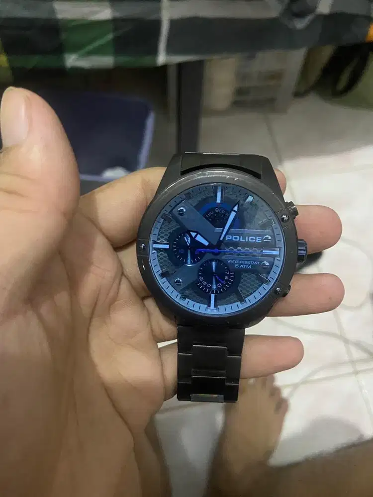Jam tangan police