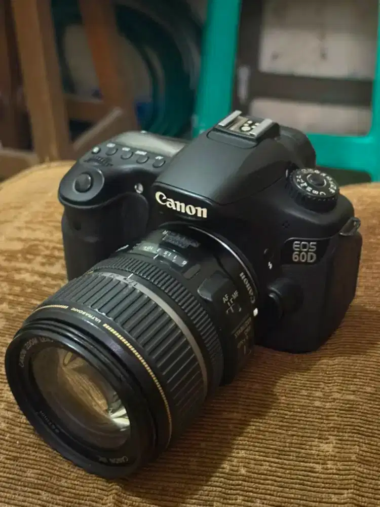 Canon eos 60d + lensa 17-85mm