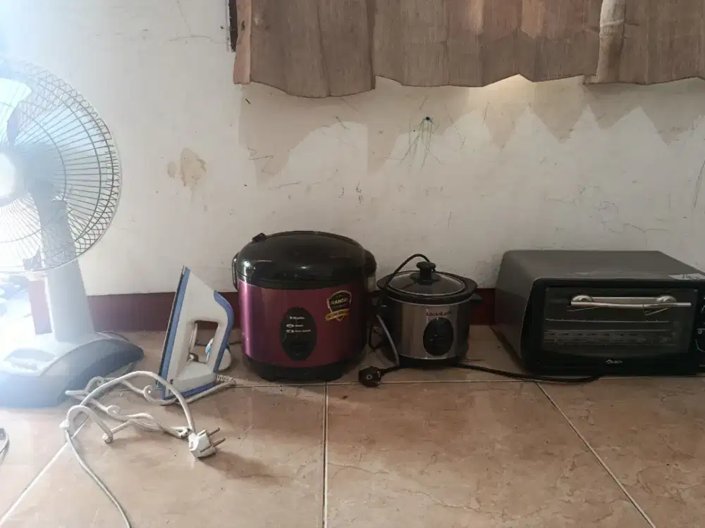 Sepaket kipas, setrika, magicom, slow cooker, oven listrik