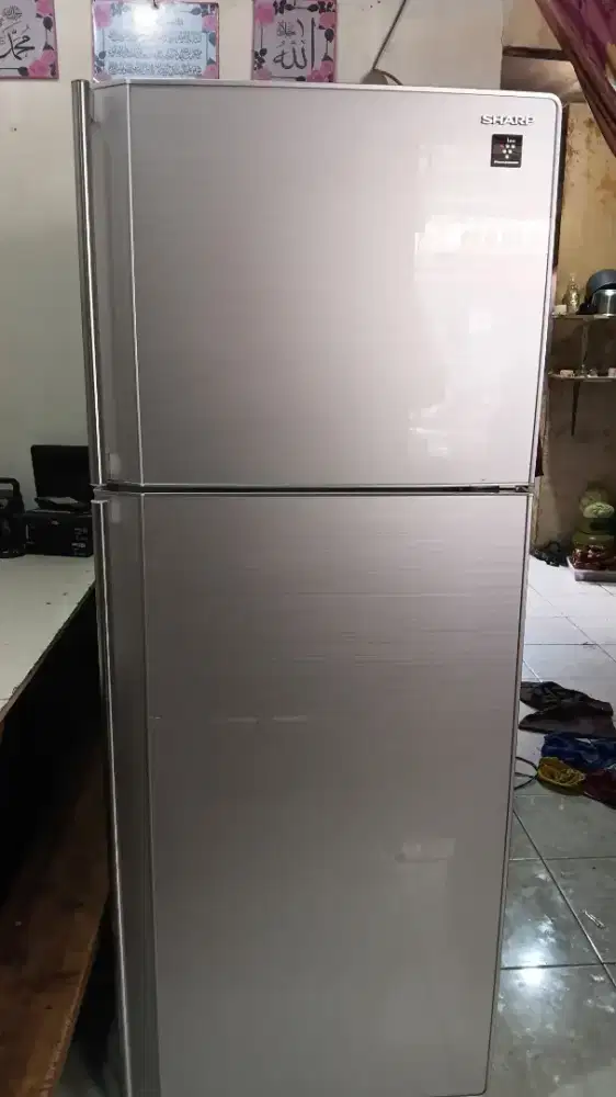 Di jual kulkas 2 pintu merek shrp pelasmaculaster