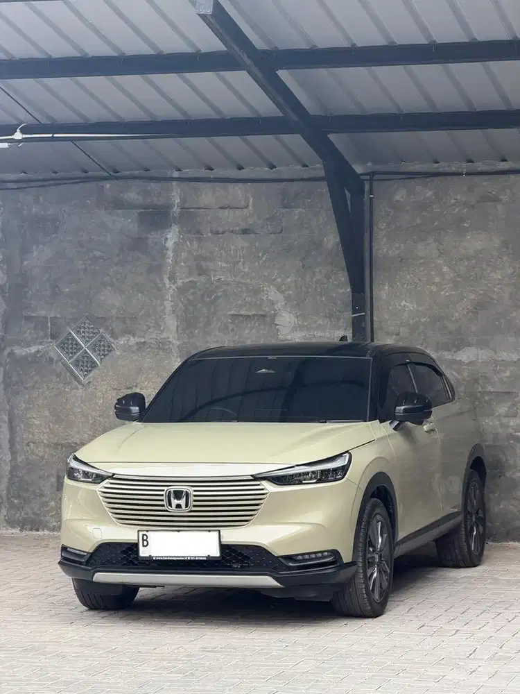 HRV SE two tone 2023 Sand Khaki