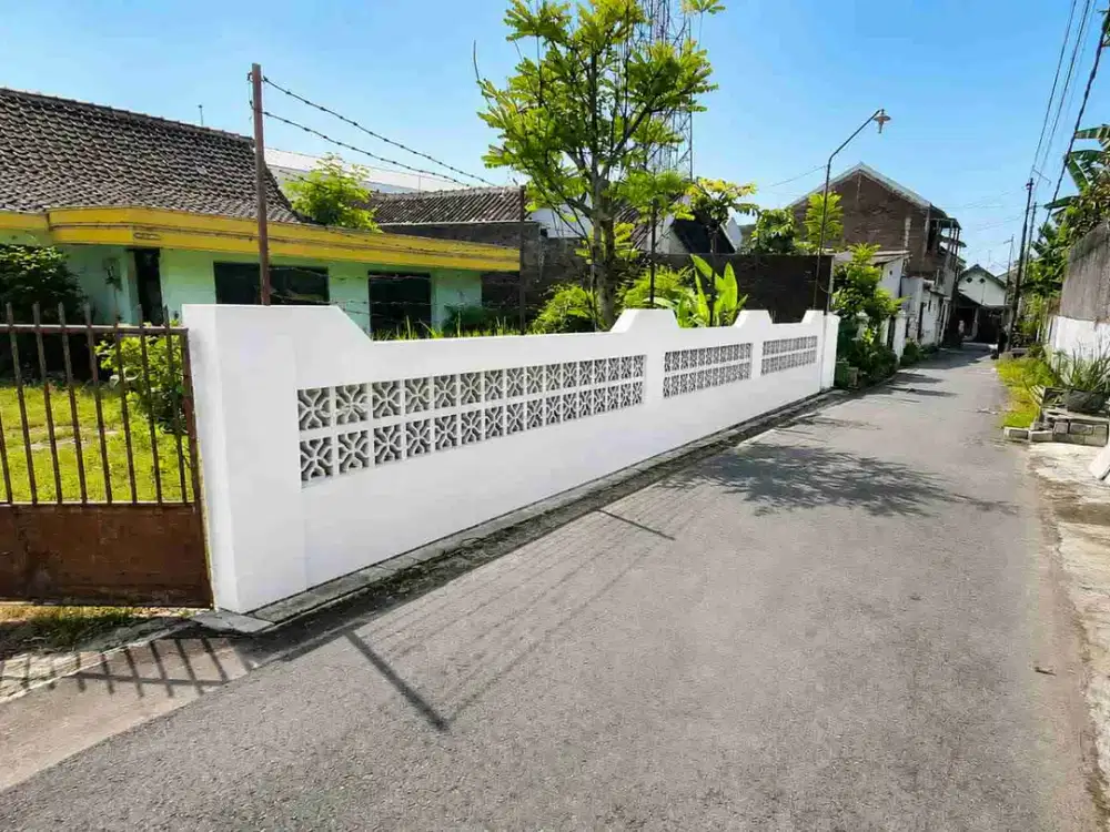 Di jual tanah selatan sekolah Bina Widya 2 bahasa Solo.