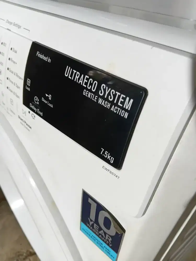 Mesin cuci front loading Electrolux ewf85747