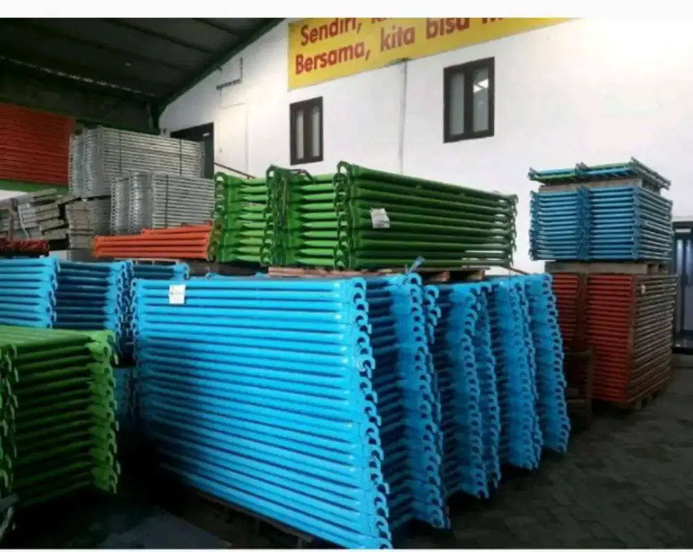 Catwalk scafolding tebal warna biru