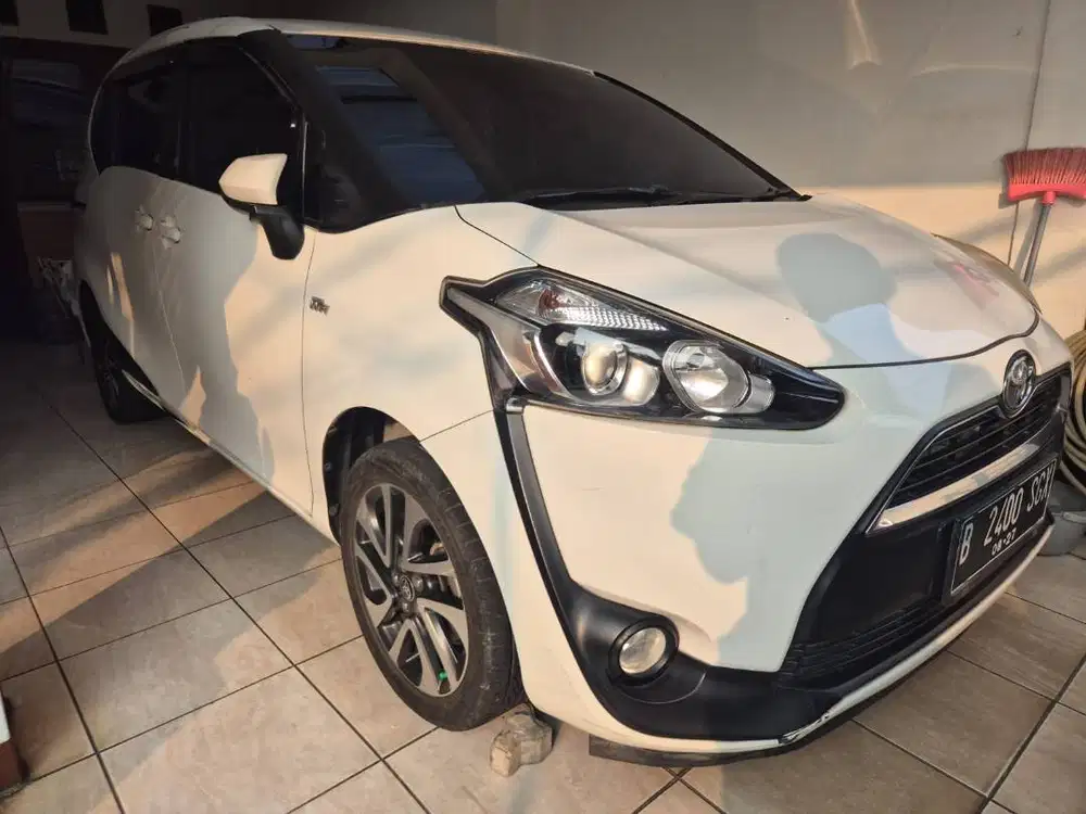 Toyota Sienta Tahun 2017 Type V Manual low Kilometer Pemakaian Pribadi