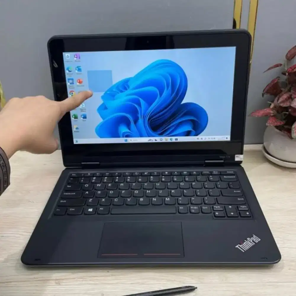 Lenovo Yoga 11e Touchscreen 2-in-1, Bisa Jadi Laptop & Tablet!