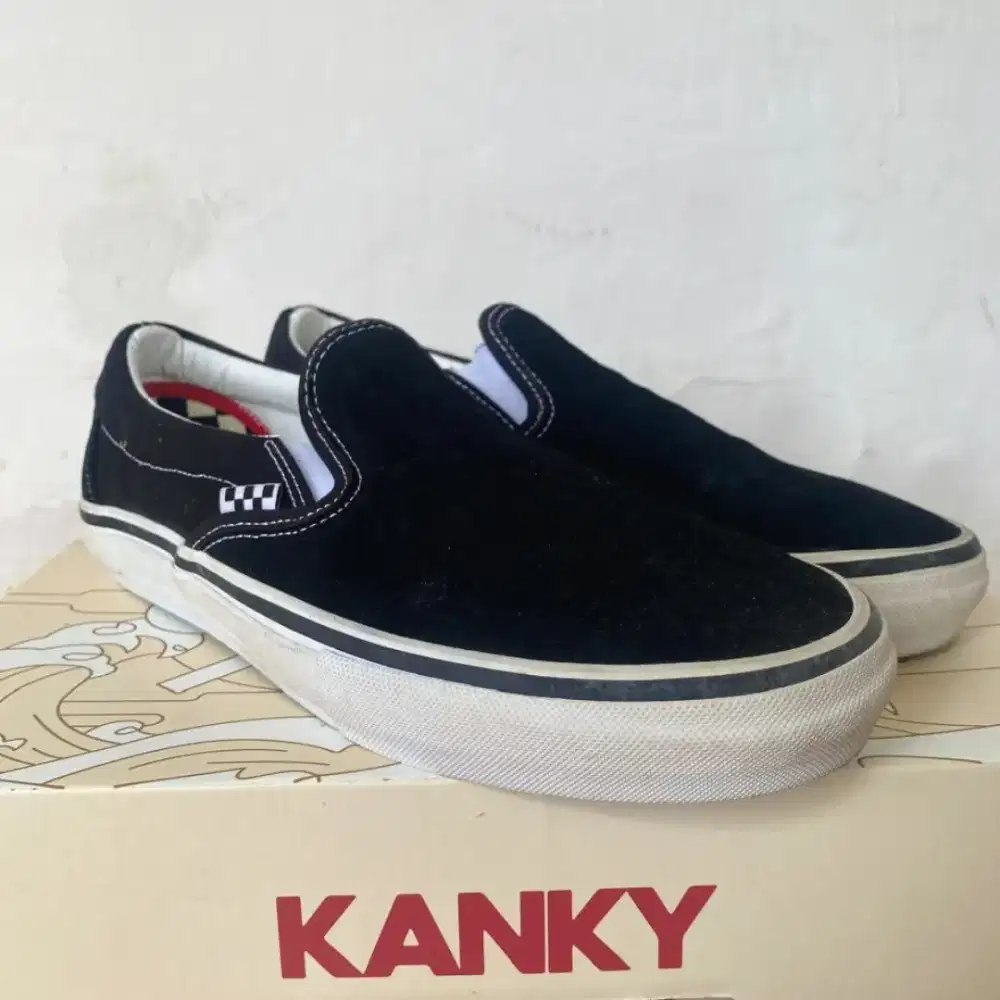 Available in Stock!
VANS SKATE SLIP ON
BLACK WHITE