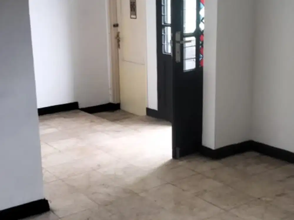 DISEWAKAN RUMAH 2 LANTAI BISA UNTUK KANTOR DALAM KOMPLEK DI RANCASARI DEKAT METRO MARGAHAYU RAYA