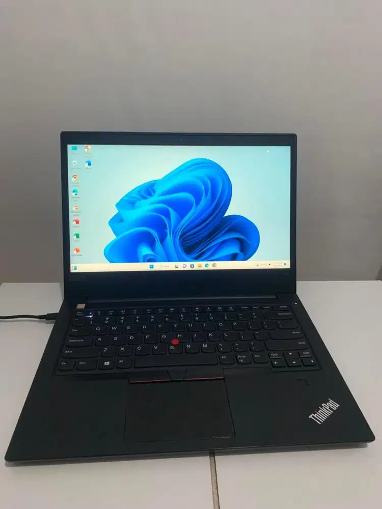 Lenovo Core I7 Gen 8 Ram 8 Ssd 256 gb Vga rx 550 2gb layar Ips full HD