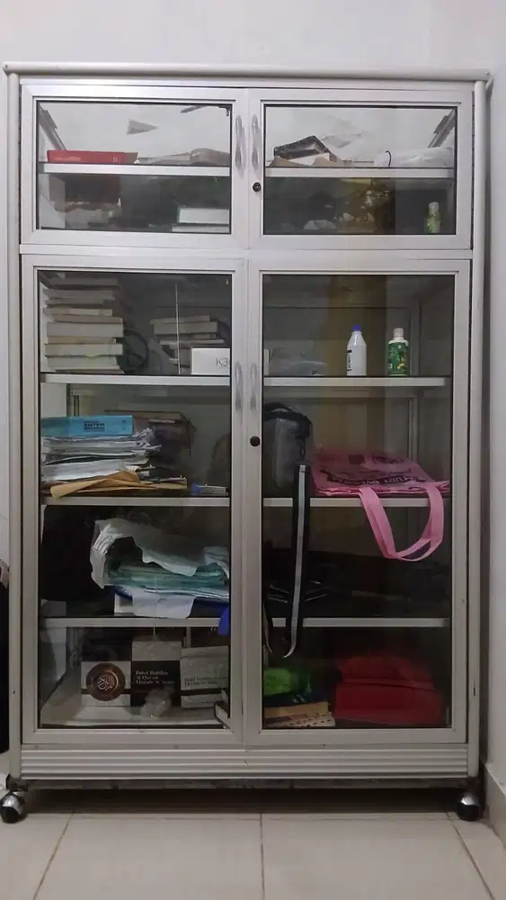 Etalase Aluminium Kaca 4 Pintu Bekas Kondisi Baik