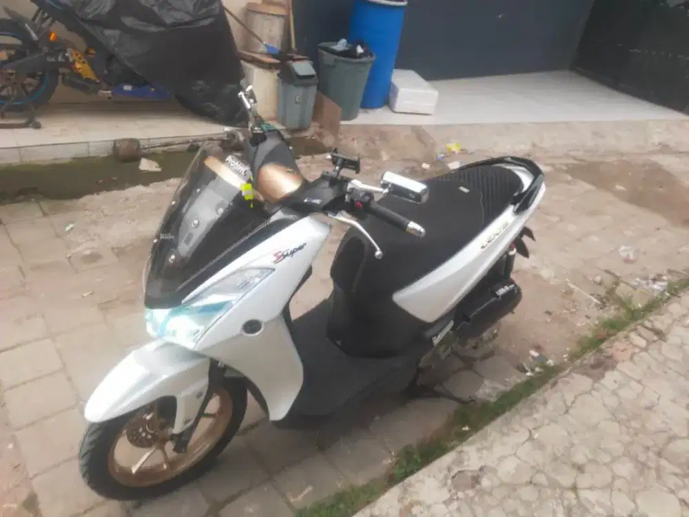 Lexi 125 2019 putih