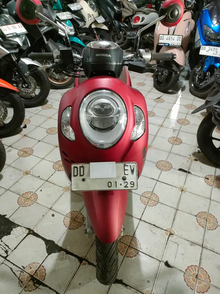 Honda Scoopy 2023 merah
