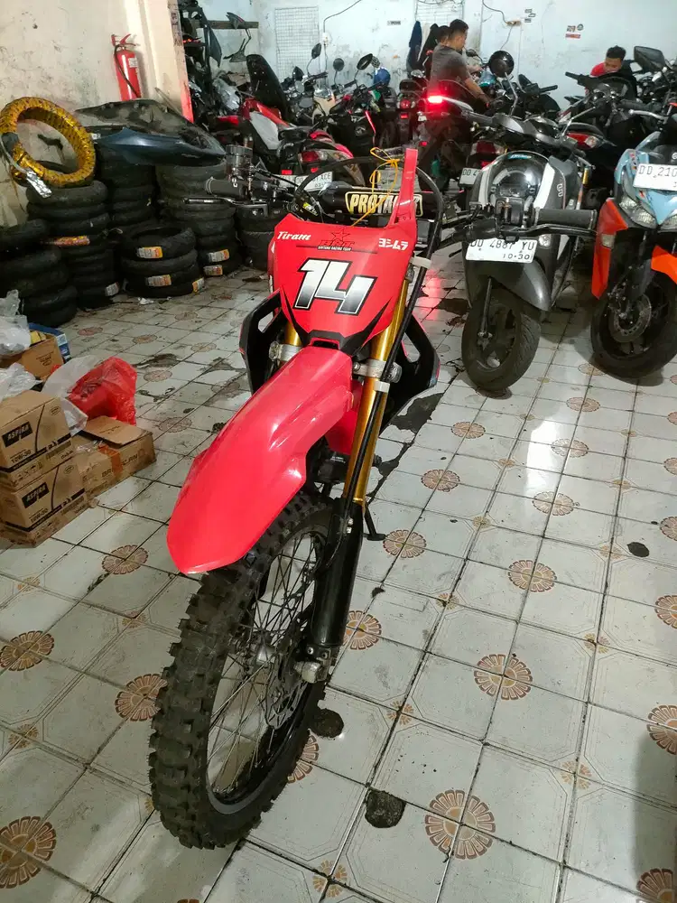 Honda CRF 2021 merah