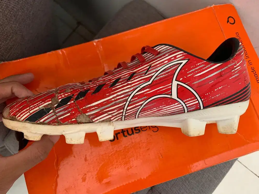 Sepatu sepak bola bekas ortuseight catalyst voyage fg minus