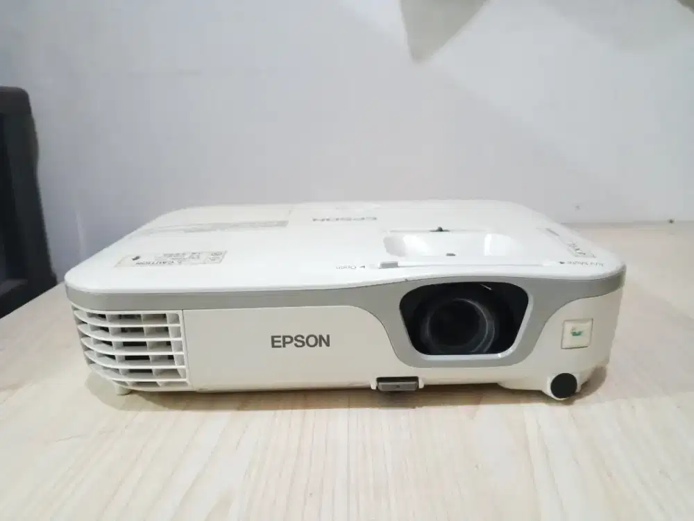 Proyektor epson eb x11 terang normal