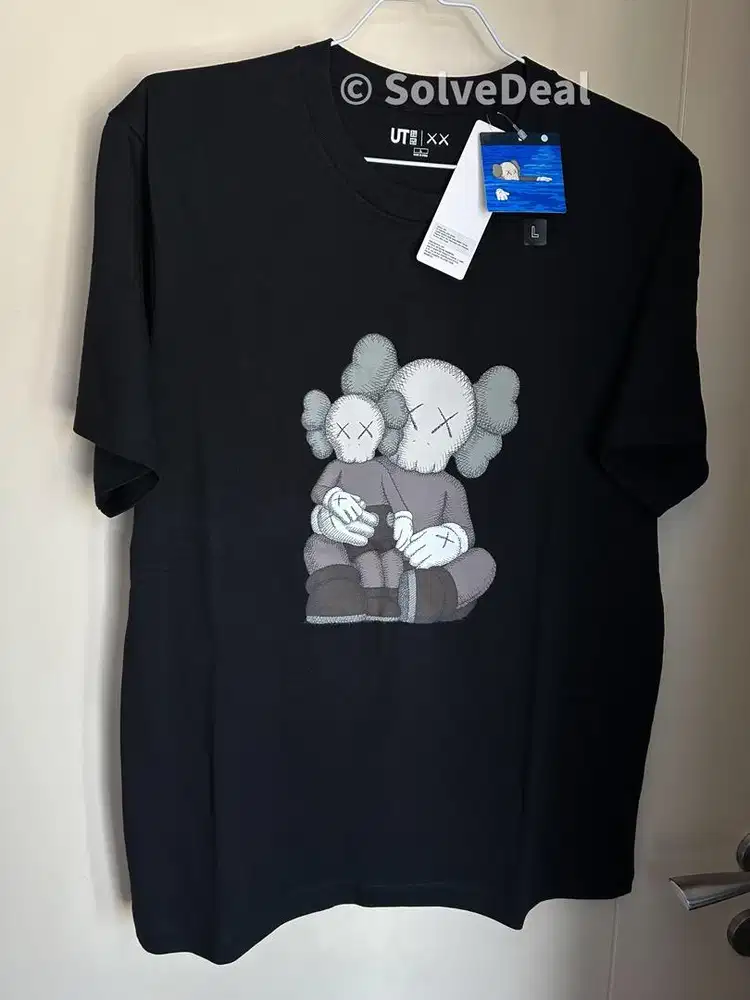 Kaos Uniqlo Kaws Graphic Black Original
