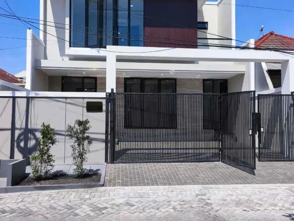 Dijual rumah mewah lokasi prima  di jalan utama sutorejo