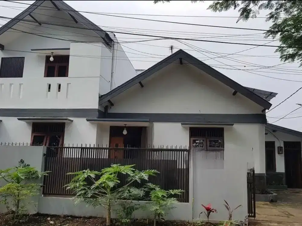 DISEWAKAN RUMAH 2 LANTAI SIAP HUNI STRATEGIS DI HEGAR ASIH CIPAGANTI BANDUNG