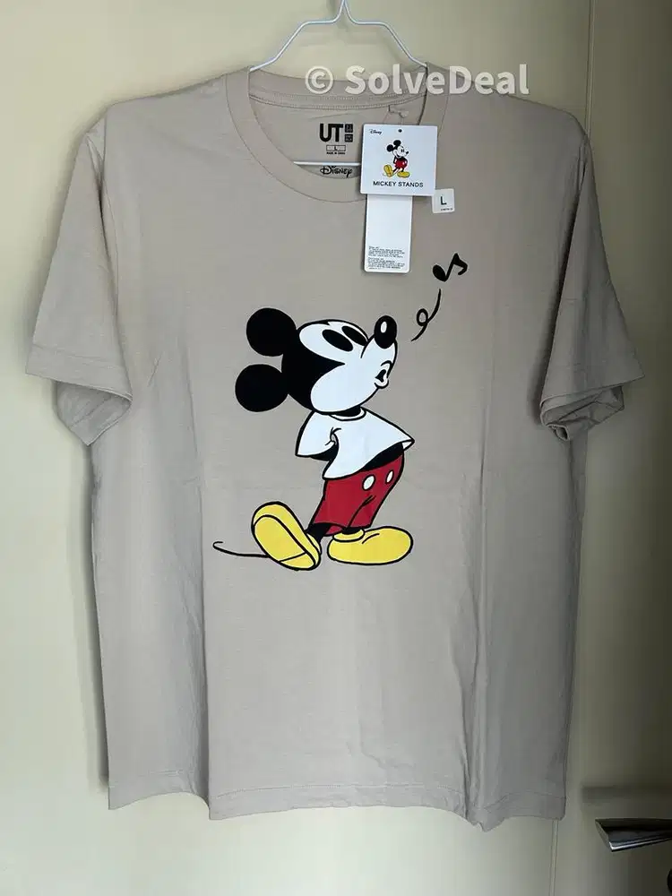 Kaos Uniqlo Disney Mickey Stands Graphic Tee Original