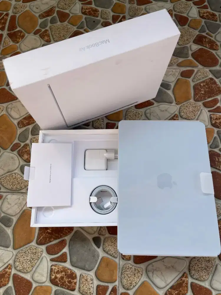 Macbook Air M4 13 16/256 iBox Pemakaian 1bulan