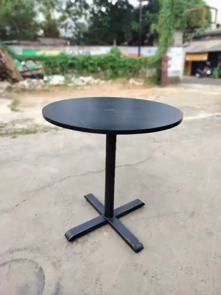 Meja cafevresto bundar