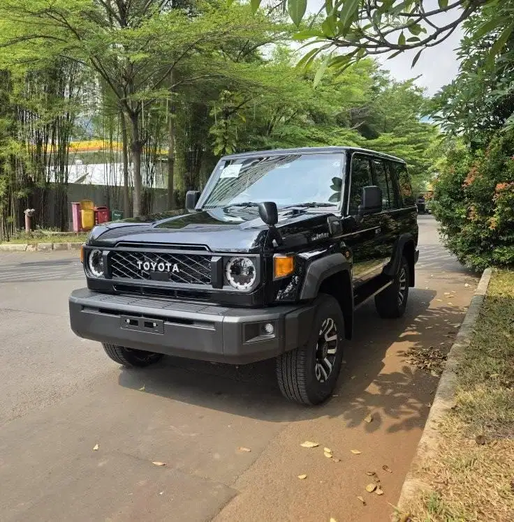 2026 Toyota Land Cruiser LC70 Japan Version Black