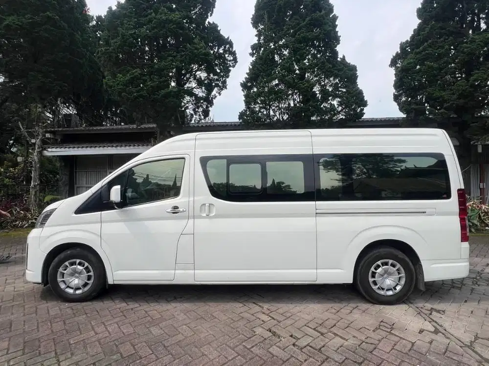 Toyota Hiace Premio (2023)