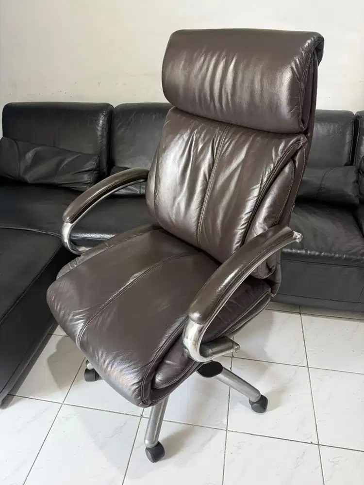 Kursi Direktur Informa Leather Genuine ( Kulit Asli )