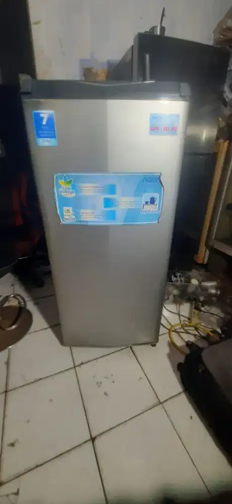 Kulkas 1 pintu AQUA GRATIS ANTAR