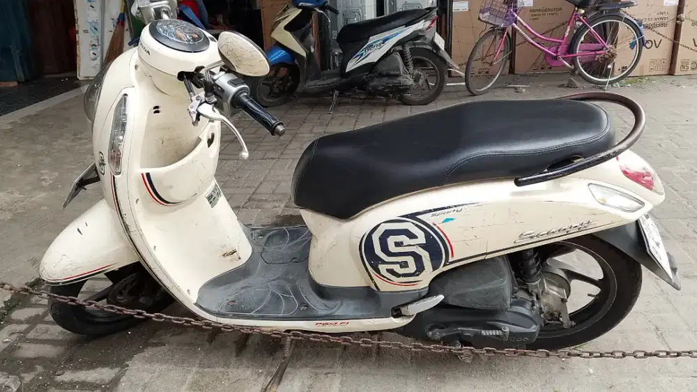 Scoopy F1 2014 tangan pertama BPKB STNK hidup panjang