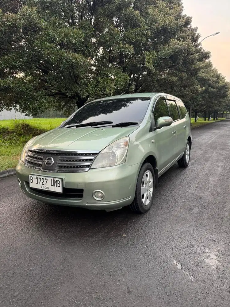 Nissan Grand Livina  Ultimate Matic 2010