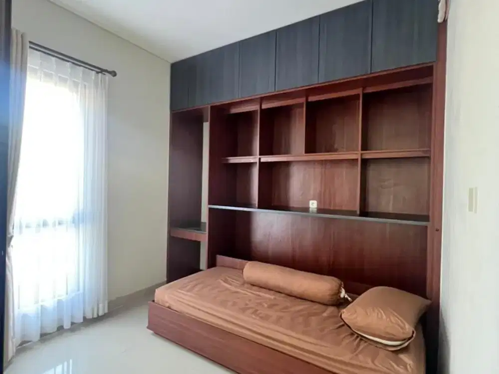Y. DIJUAL CEPAT RUMAH 2 LANTAI SUMMARECON BANDUNG CLUSTER FLORA FURNISH BARU