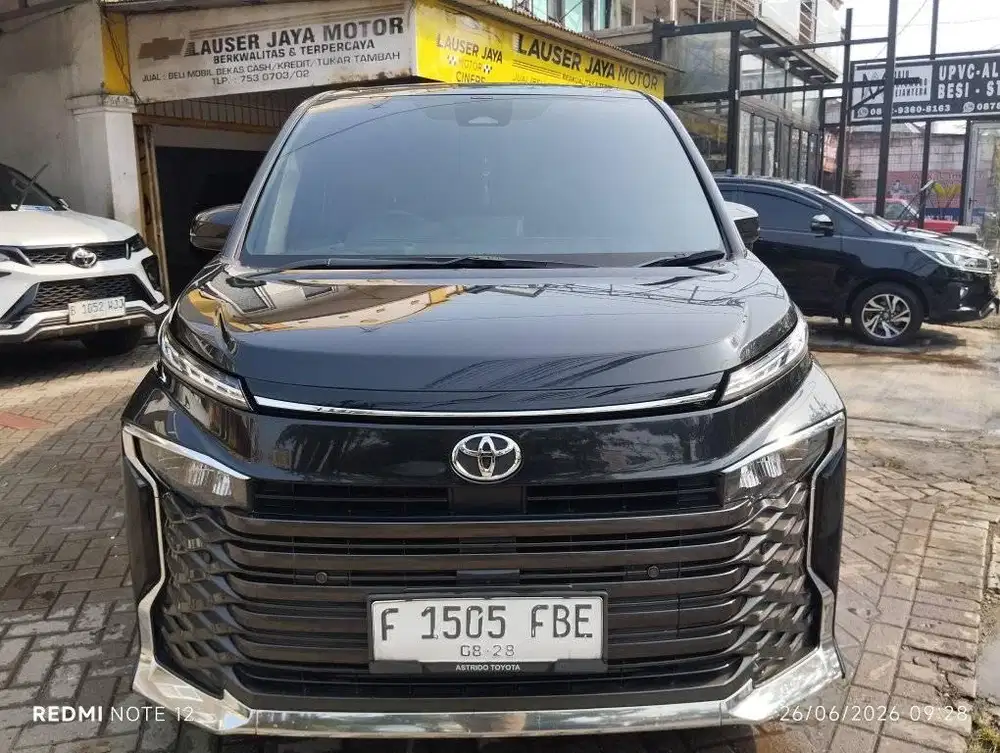 Toyota Voxy 2.0 A/T 2023