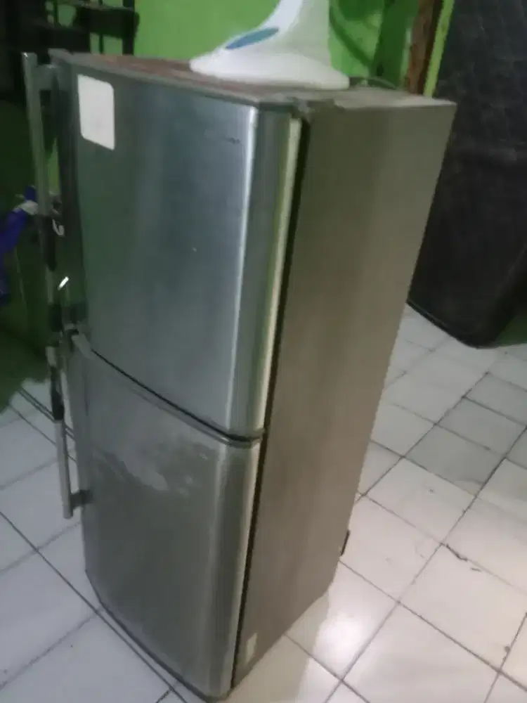 Kulkas sharp 2 pintu normal minus pintu sm body