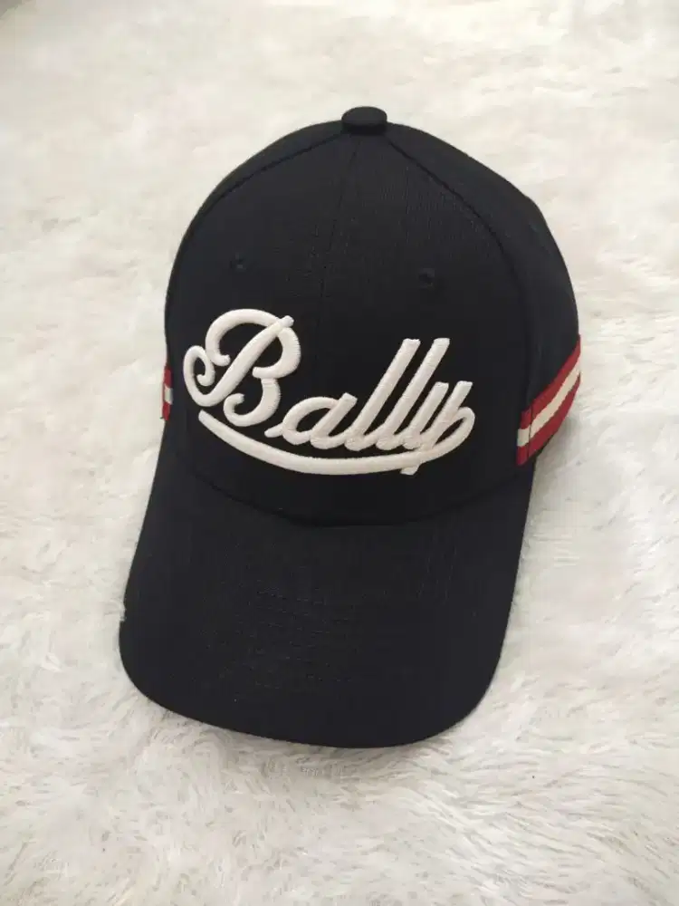Luxury BALLY caps sangat mewah dan keren banget