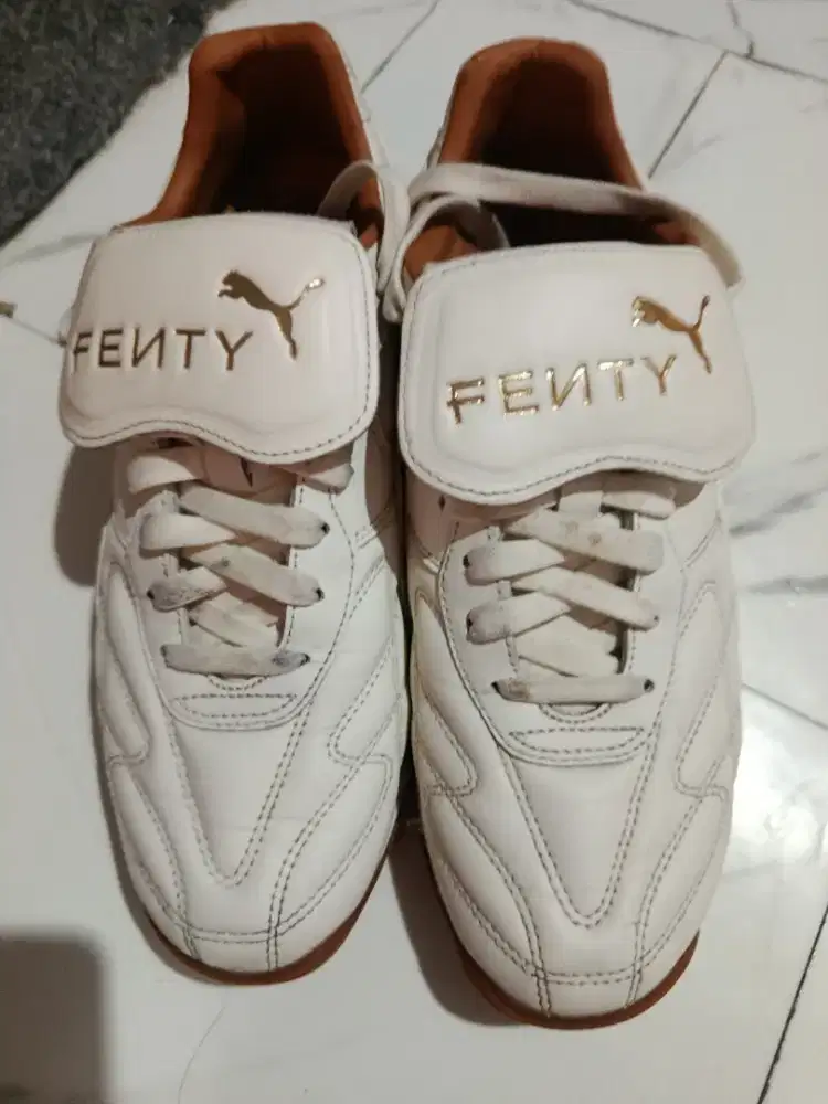 Sepatu fenty putih