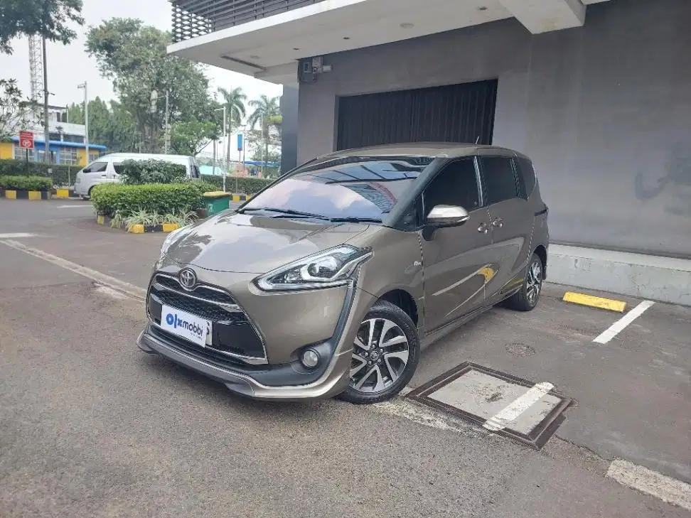 DP MURAH Toyota Sienta 1.5 Q Bensin-AT 2017 Coklat CWOTB
