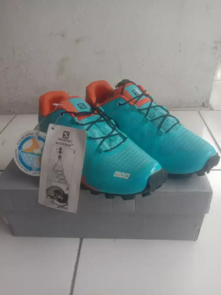 Sepatu SALOMON Contagrip