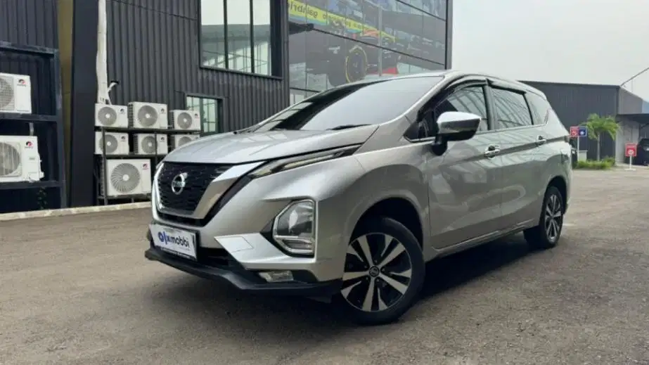 DP MURAH Nissan Livina 1.5 VE Bensin-AT 2019 Silver CZKPB