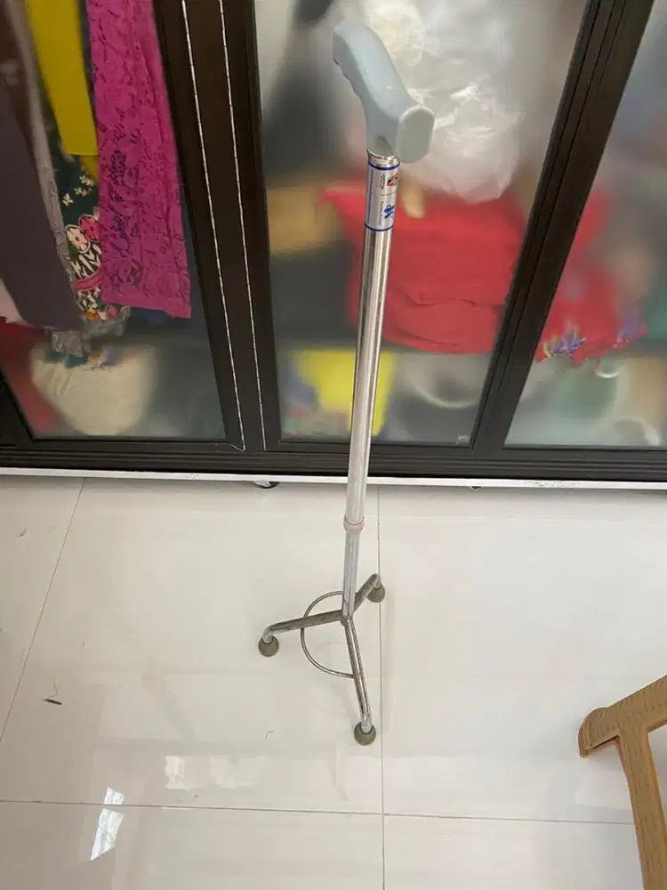 TONGKAT JALAN LANSIA 3 KAKI