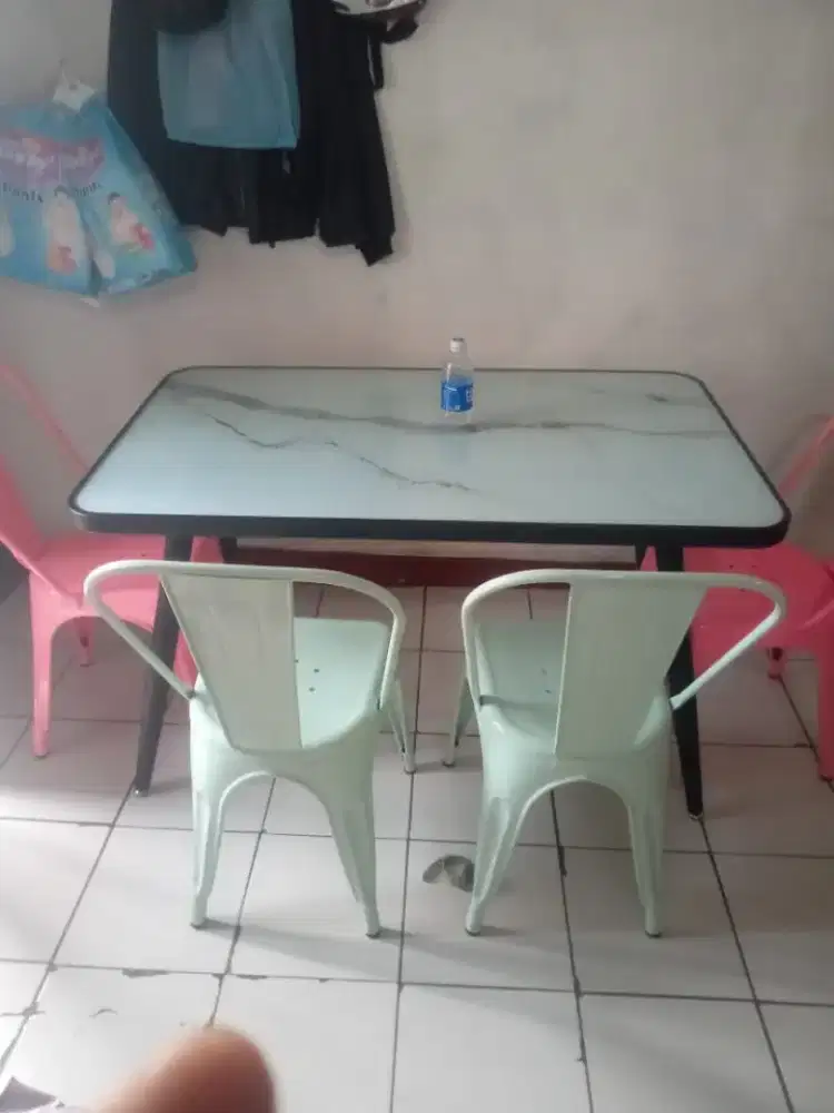 Meja makan kafe bahan kalpanis besi 1 set
