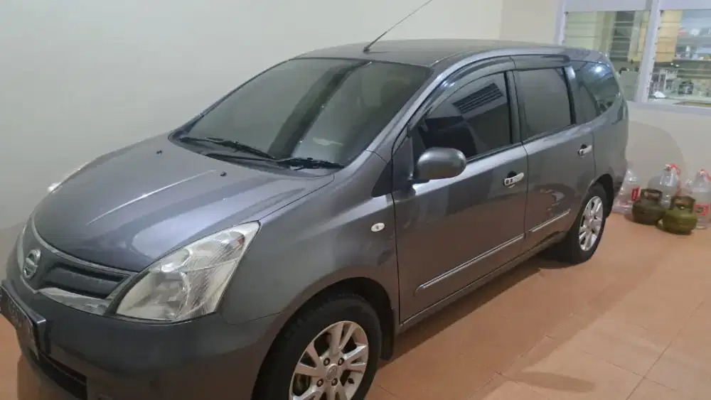Nissan Grand Livina XV 1.5 MT