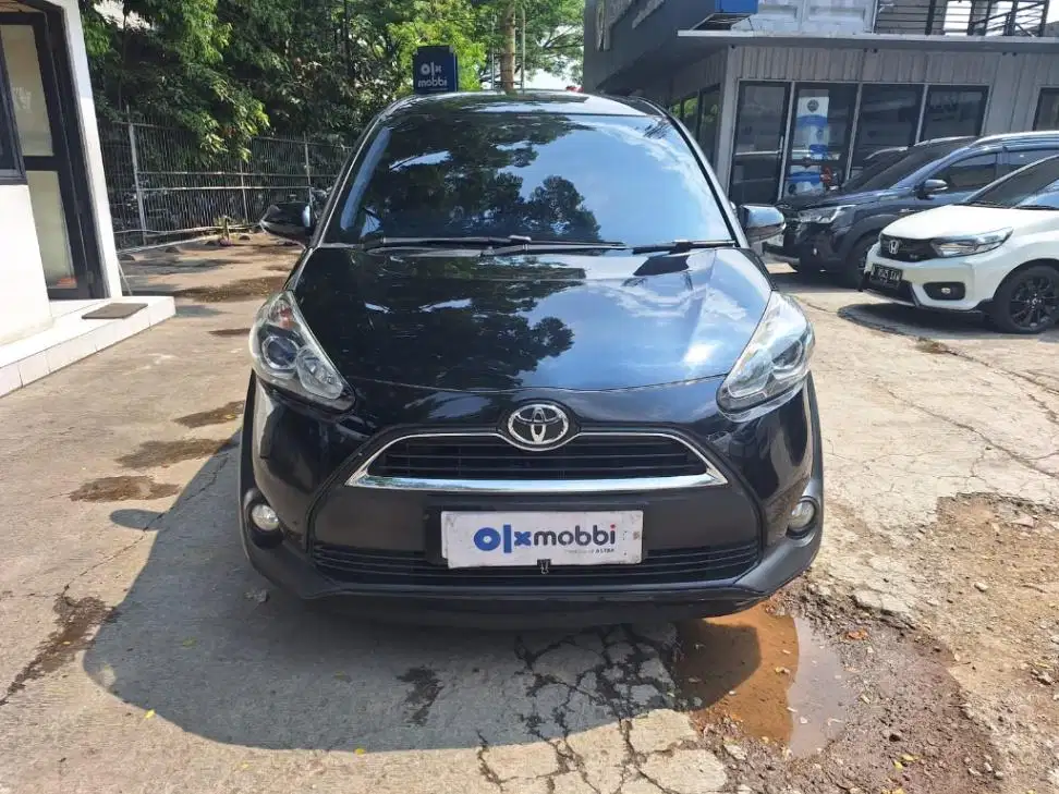 LOW DP Toyota Sienta 1.5 G Bensin-AT 2017 AFF