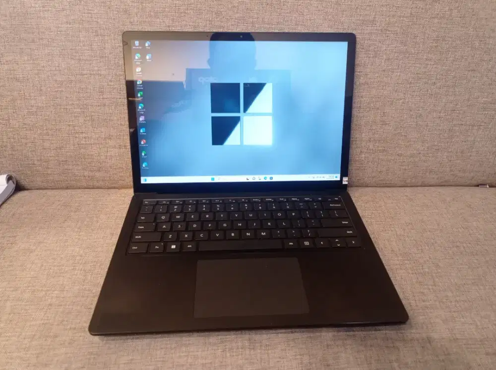 Laptop Microsoft surface laptop 4 i5 gen 11 8ssd 512 super slim.