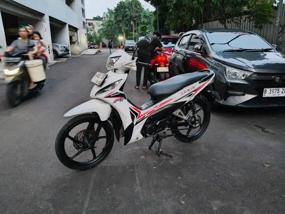 Honda Absolute Revo 110cc PGM-FI Tahun 2016