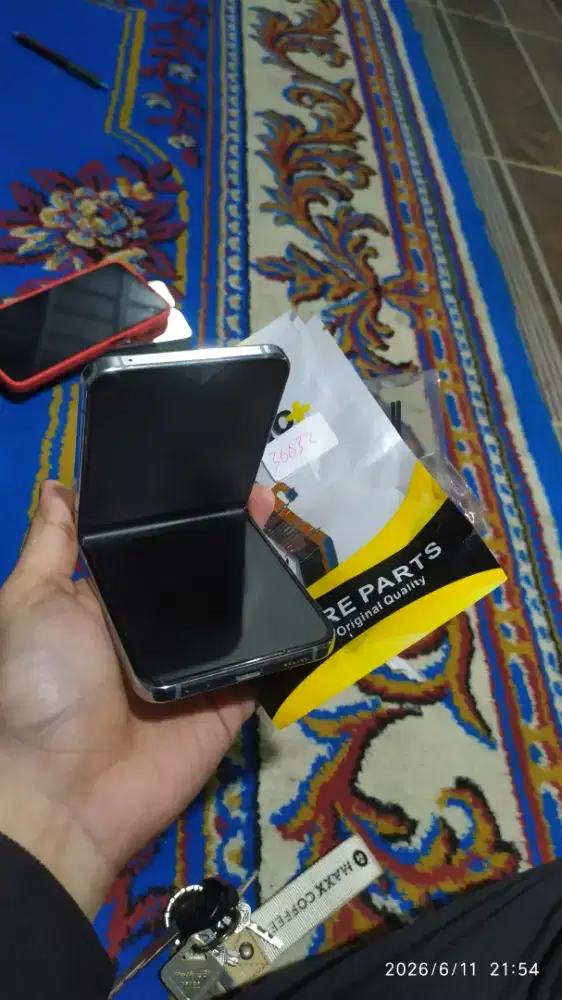 SAMSUNG Z FLIP 5 ram 8gb internal 256gb